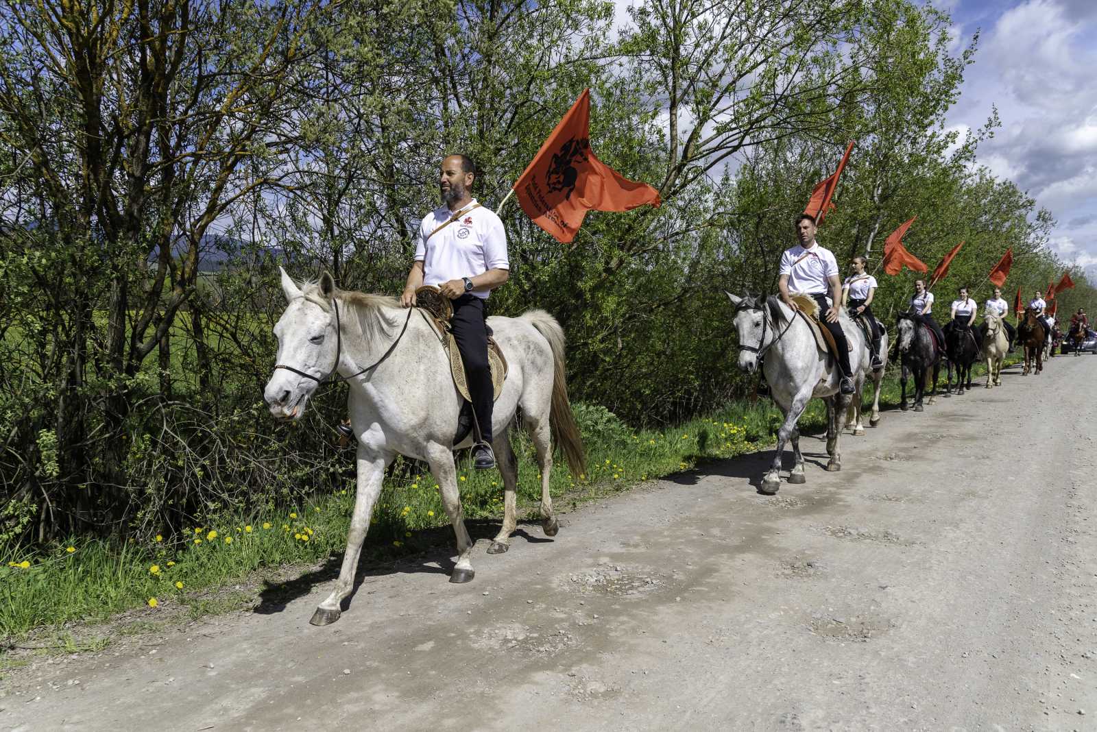 Felvonulással kezdődött a csibai lovasünnep.