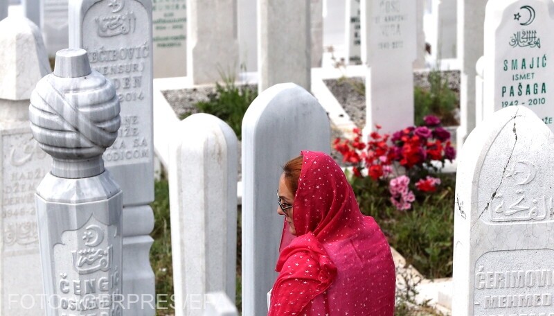 A délszláv háborúban elhunytak síremlékei egy szarajevói temetőben | Fotó: Agerpres/EPA