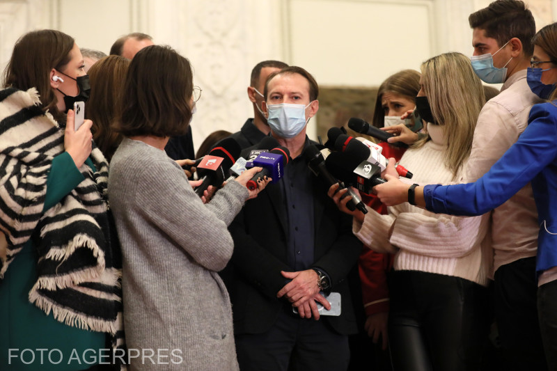 Florin Cîțu nyilatkozik kedden a kormányalakítási tárgyalások megkezdése után | Fotó: Agerpres