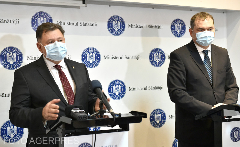 Alexandru Rafila egészségügyi miniszter és Cseke Attila leköszönő ügyvivő miniszter | Fotó: Agerpres