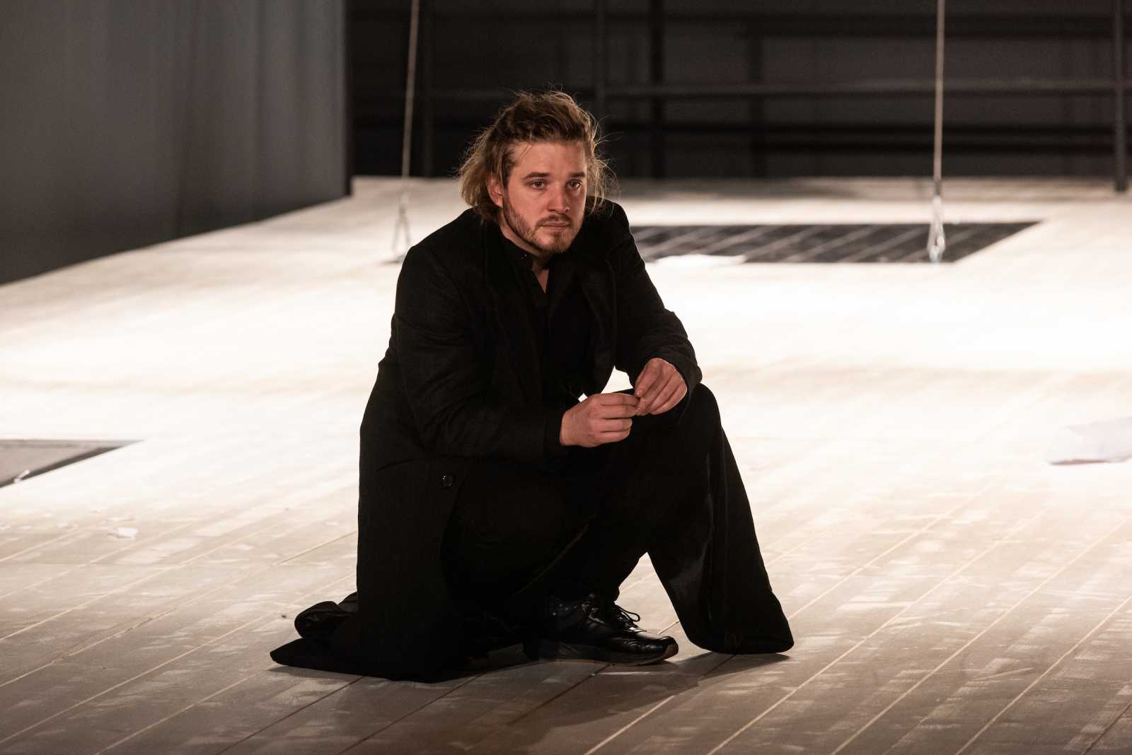 Vecsei H. Miklós Hamlet szerepében az előadás próbáján | fotó: Szentes Zágon