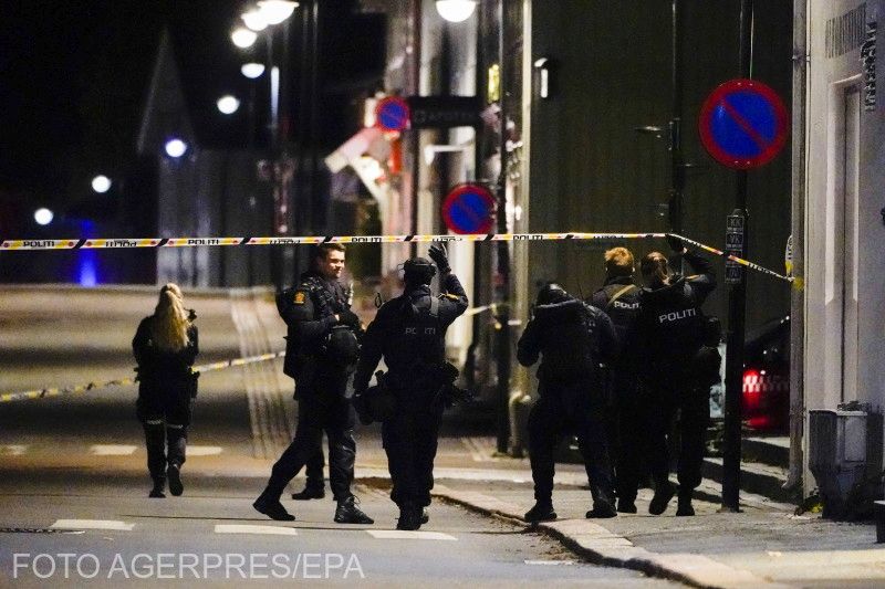 Rendőrök biztosítják a helyszínt Kongsbergben | Fotó: Agerpres/EPA