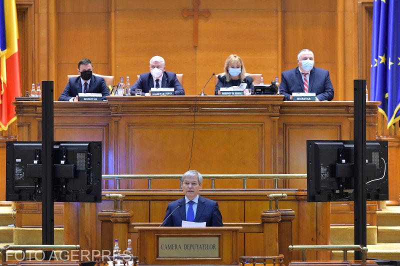 Dacian Cioloş a parlamentben elmondott beszéde közben | Fotó: Agerpres
