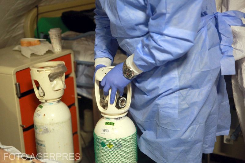 Koronavírusos betegek lélegeztetésére használt oxigénpalack – A kép illusztráció | Fotó: Agerpres