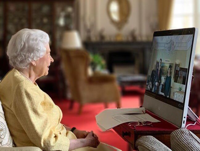 Videokapcsolaton keresztül audienciákat is tarthat | Fotó: The Royal Family Twitter-csatorna