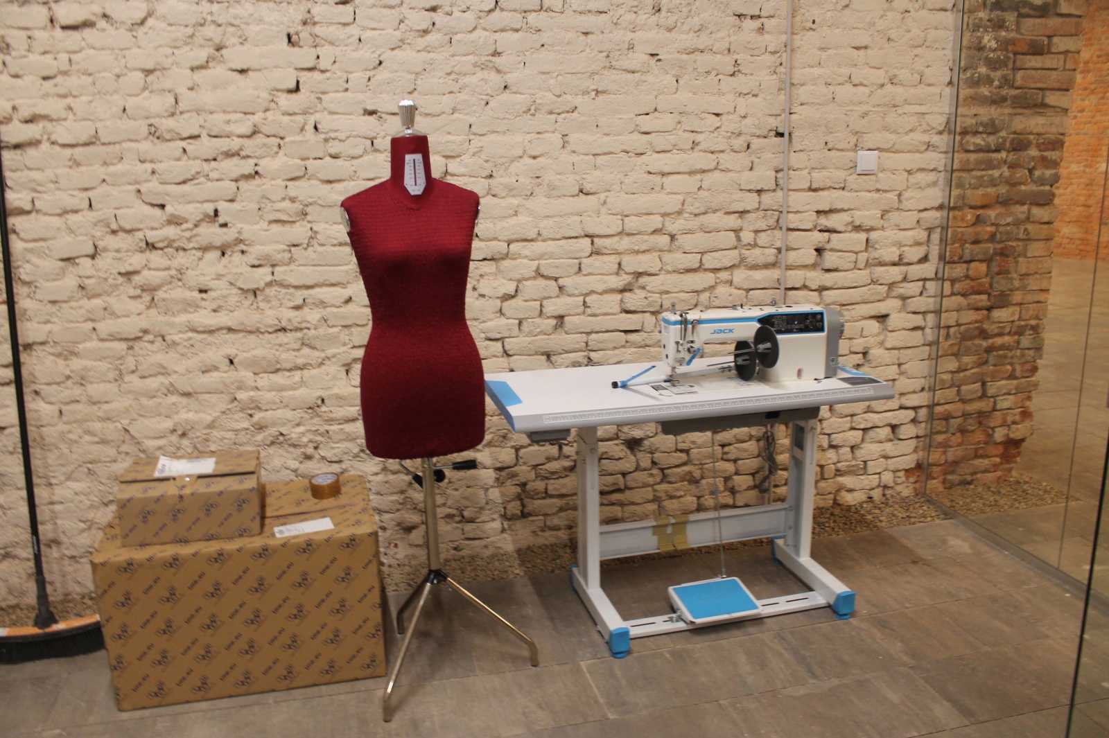 A majdani textilipari alkotóműhely felszerelésének egy része már megérkezett Nagyváradra | A szerző felvétele