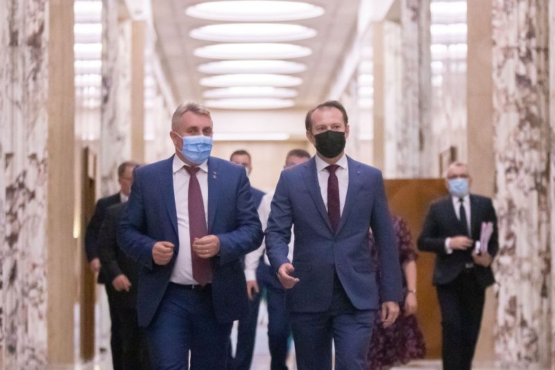 Lucian Bode és Florin Cîțu kormányülésre menet | Fotó: Agerpres