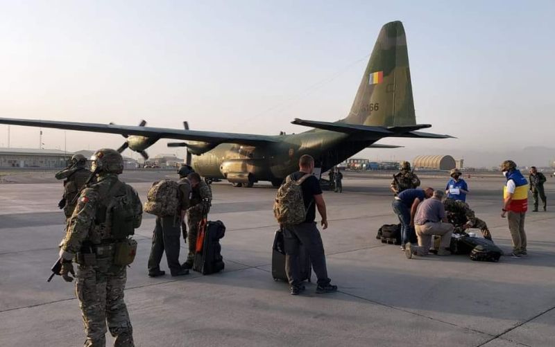 A román légierő gépe kimenekített emberekkel szállt le | Illusztráció: a védelmi minisztérium Facebook-oldala