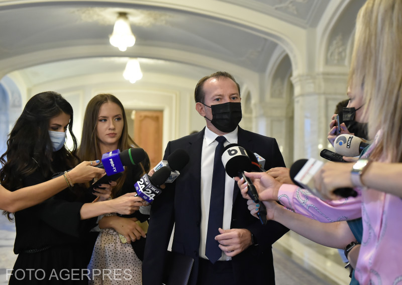 Florin Cîţu nyilatkozik újságíróknak | Fotó: Agerpres
