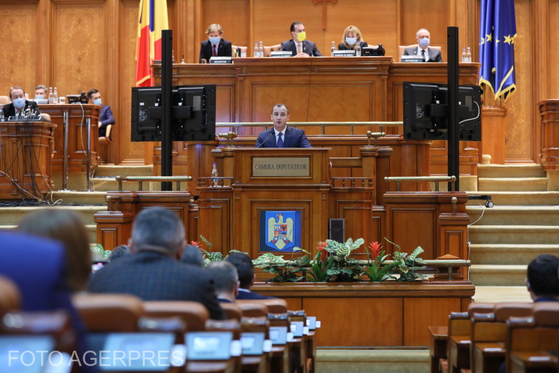 A bizalmatlansági indítvány szövegét a PSD képviselőházi frakcióvezetője, Alfred Simonis olvasta fel | Fotó: Agerpres
