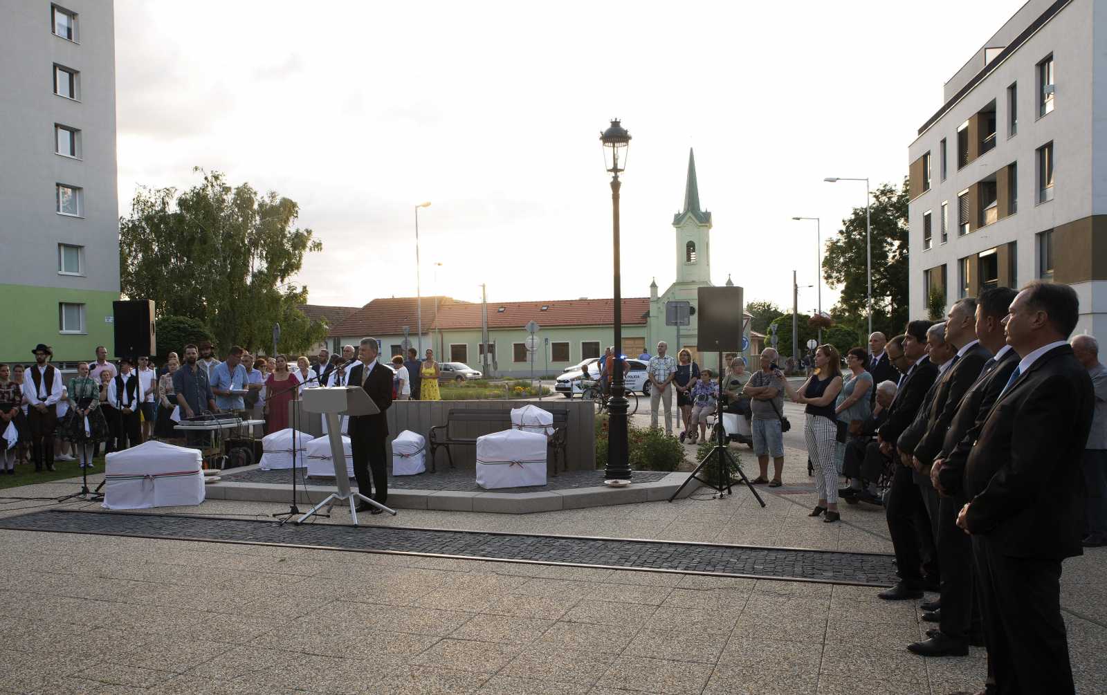 Kövér László házelnök ünnepi beszédét mondja a somorjai kitelepített magyarok emlékművének felavatásán, 2021. augusztus 2-án l Fotó: orszaggyuleselnoke.hu/MTI