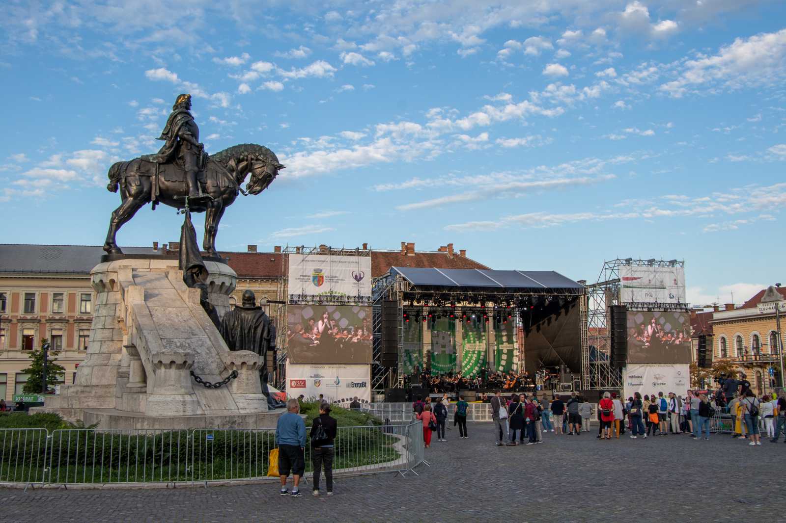 A Kolozsvári Magyar Napok idején odafigyeltek a szobor védelmére, körbekerítették az alkotást | Fotó: Borsi Balázs