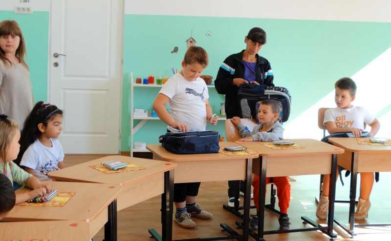 Zimándközön 2018-ban újranyitották az iskolát, magyar előkészítő osztállyal | Fotó: Arad megyei RMDSZ-szervezet
