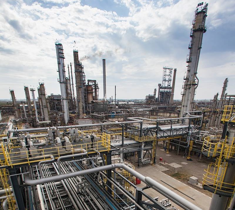 A Petrobrazi finomító évi 4,5 millió tonna kőolajat használ fel | Fotó: Facebook/Petrom