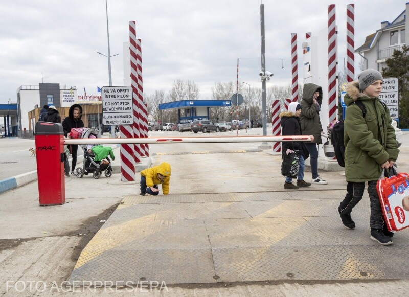Ukrajnai menekültek a határon | Fotó: Agerpres/EPA