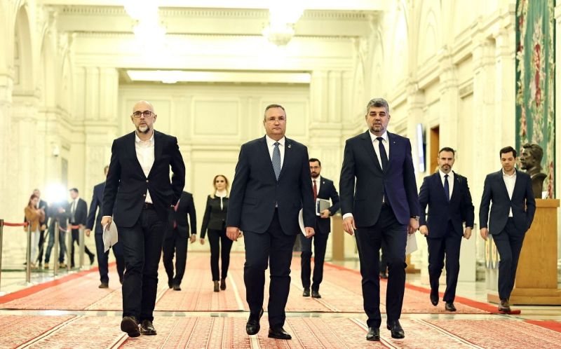 Kelemen Hunor, az RMDSZ, Nicolae Ciucă, a PNL és a Marcel Ciolacu, a PSD elnöke | Fotó: gov.ro