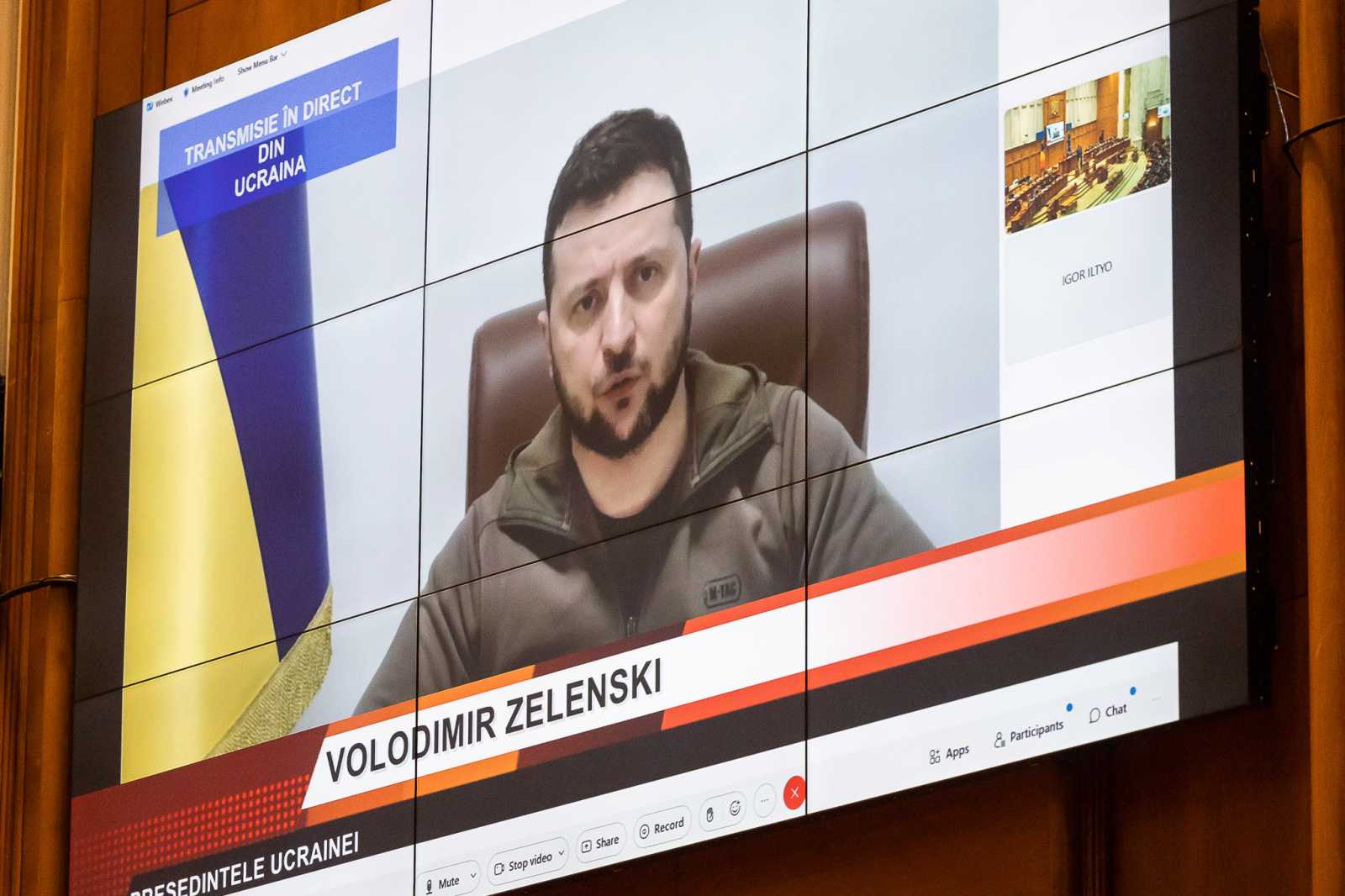 Volodimir Zelenszkij április elején, a román parlementben internetes távkapcsolással mondott beszéde közben | Fotó: gov.ro