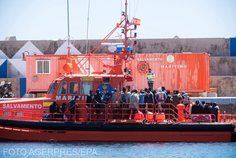 Menekültek egy spanyol mentőhajón | Illusztráció. Agerpres/EPA