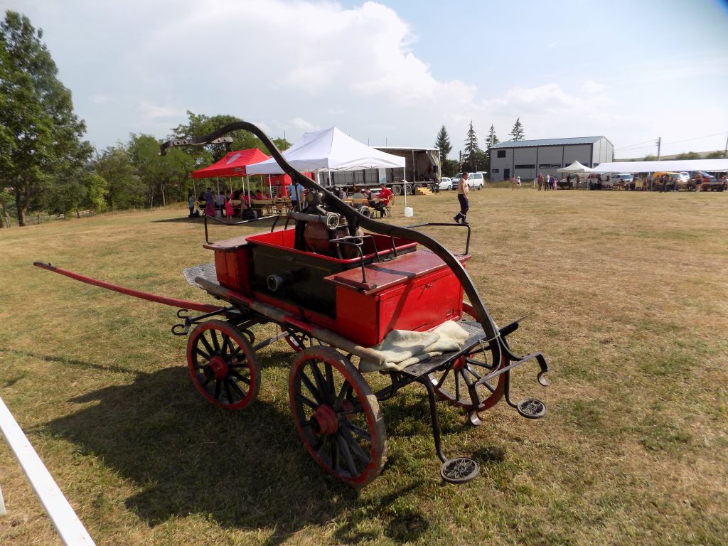 Működőképes 1892-es gyártmányú kéziszivattyús tűzoltókocsi