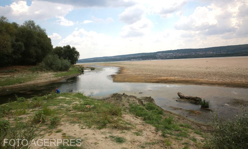 A szárazság miatt a Duna felére apadt Zimniceánál | Fotó: Agerpres