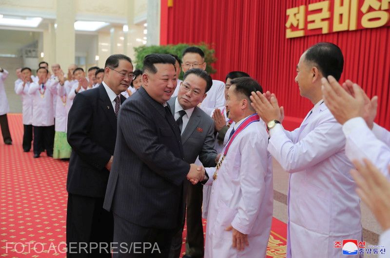 A kommunista diktátor, Kim Dzsongun továbbra is azt állítja, hogy Dél-Korea a hibás a járványért | Fotó: Agerpres/EPA