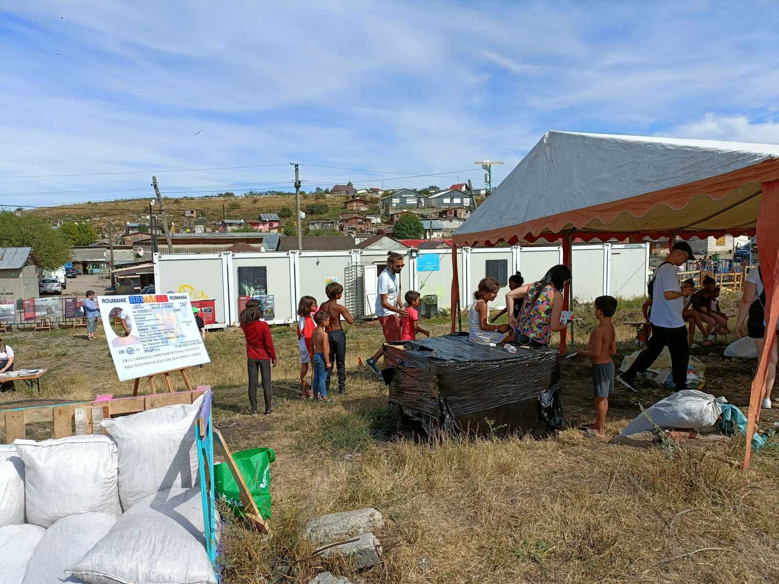 Ebben a sátorban tartanak gyermekfoglalkozásokat, sportprogramokat, élménypedagógiai játékokat a Social Fiber Egyesület tagjai és a fesztivál önkéntesei.
