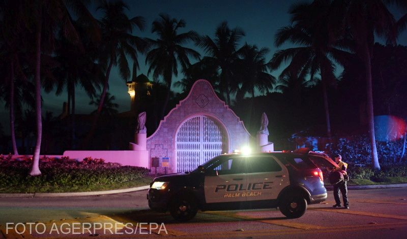 Rendőrautó Mar-o-Lagóban, Trump háza előtt | Fotó: Agerpres/EPA