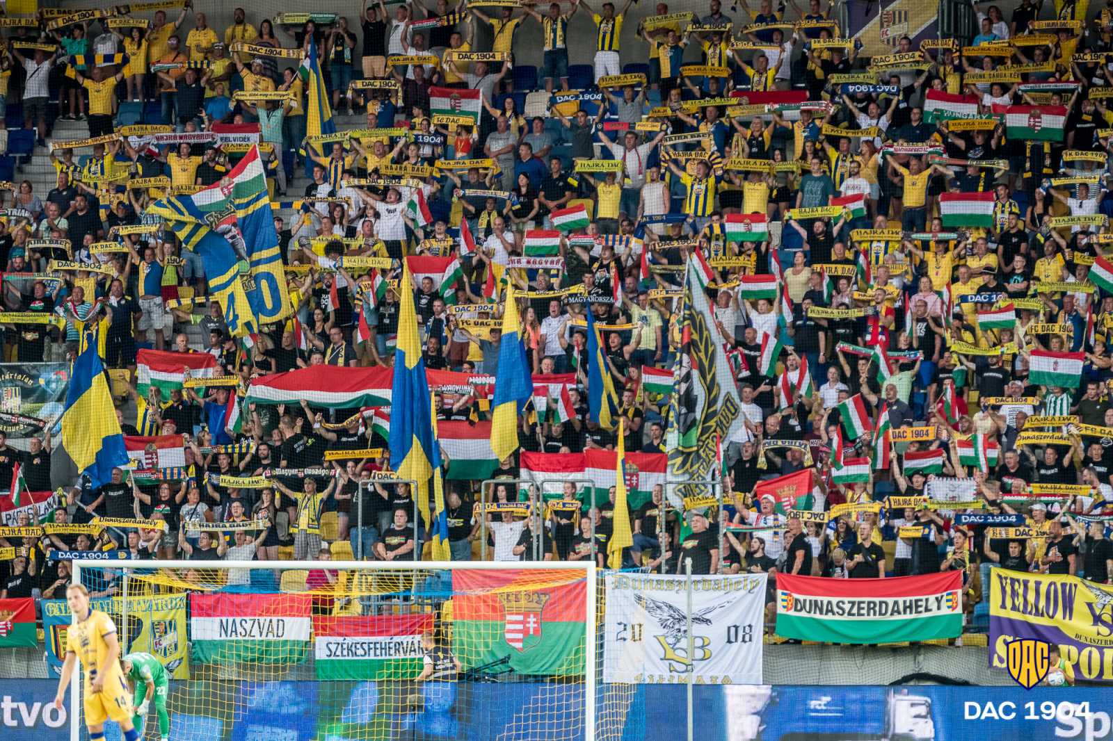 Az odavágón megdöbbentette a román szurkolókat a magyar zászlóerdő | Fotó: DAC