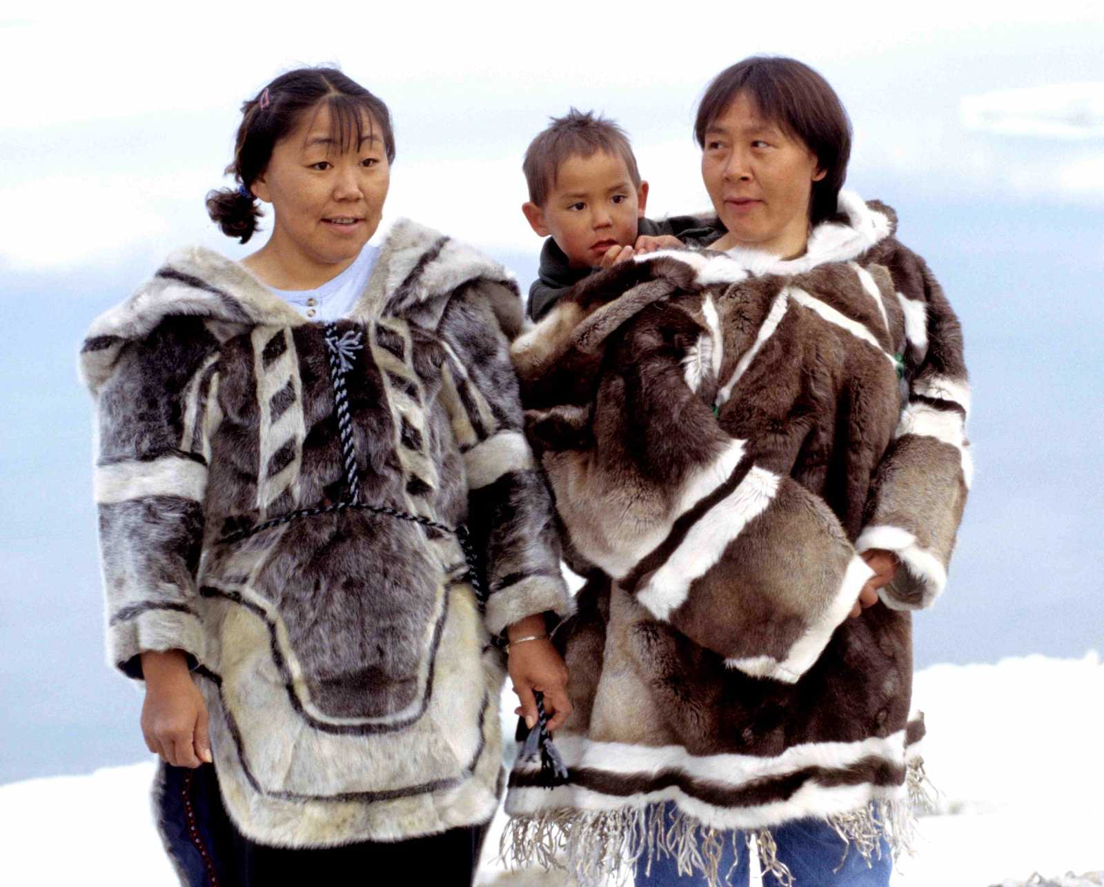 Eszkimó nők gyerekkel | Fotó: Wikipedia