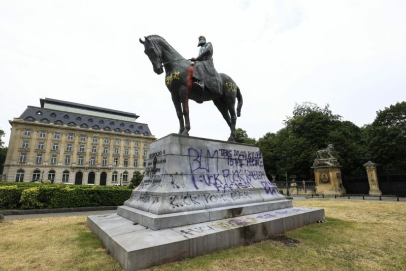Néhai II. Lipót belga király megrongált szobra Brüsszelben | Fotó: brusselstimes.com