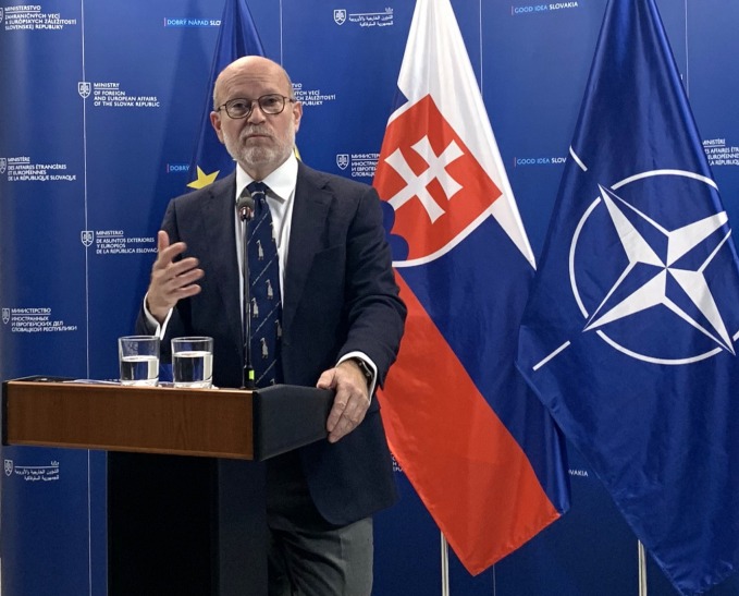 Rastislav Káčer szlovák kül- és Európa ügyi miniszter a két nappal ezelőtti sajtótájékoztatóján l Fotó: Paraméter