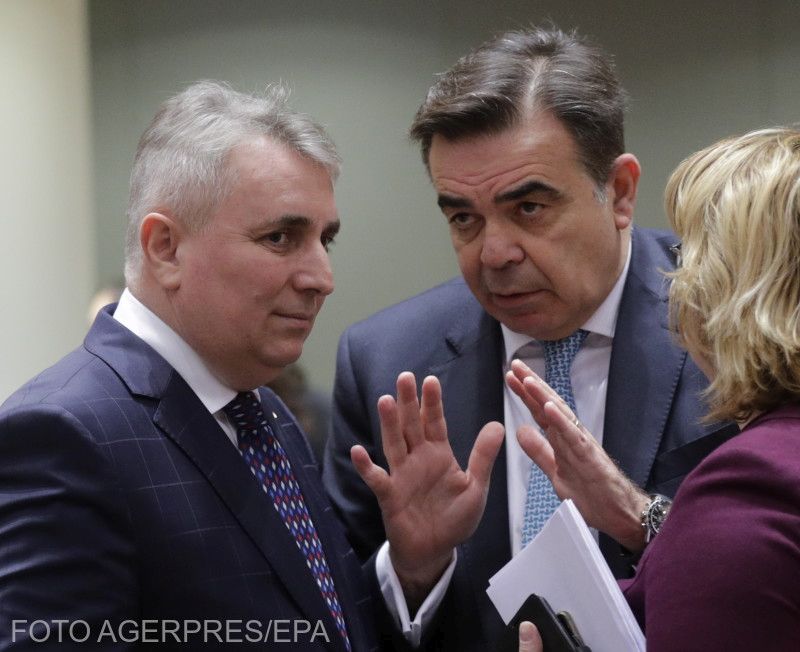 Lucian Bode belügyminiszter (balról) Brüsszelben, Margarítász Szkínász uniós biztossal | Fotó: Agerpres/EPA