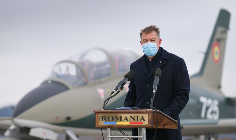 Klaus Iohannis az aranyosgyéresi légitámaszponton | Fotó: presidency.ro