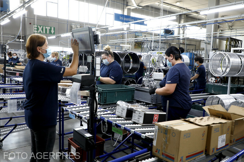 Az ipar a munkaerőpiac nagy vesztese az elmúlt időszakban | Fotó: Agerpres