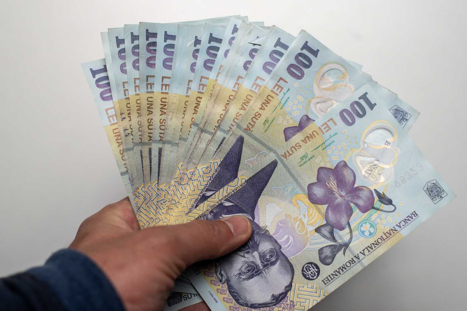 Nem szívesen húzzák el a pénz felvételét a befizetők | Fotó: Kis Gábor