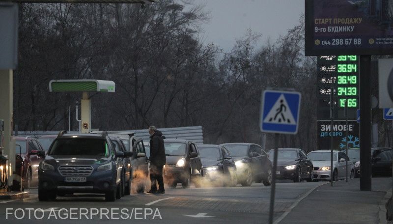 Kijevi benzinkút | Fotó: Agerpres/EPA