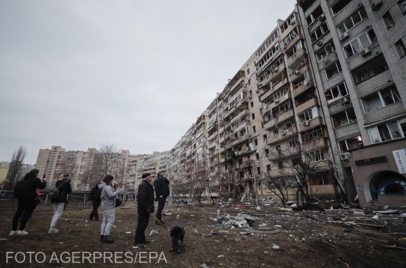 Harcok nyomai egy kijevi lakótelepen – az emberek elhagyták otthonaikat | Fotó: Agerpres/EPA