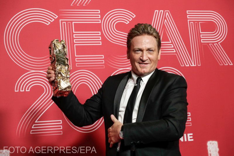 Benoit Magimel a legjobb színésznek járó César-díjjal | Fotó: Agerpres/EPA