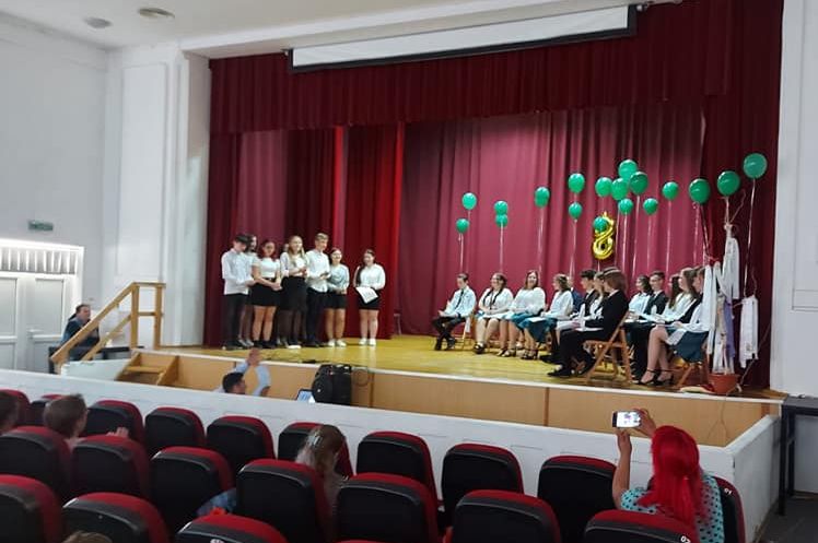 Nyolcadikosok ballagása a szilágysomlyói Báthory István Általános Iskolában | fotó: az iskola Facebook-oldala