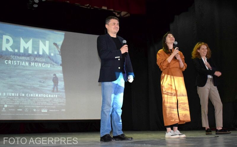 Cristian Mungiu rendező (balra) és Moldován Orsolya (jobbra) a R. M. N. pénteki, gyergyóditrói bemutatóján | fotó: Agerpres