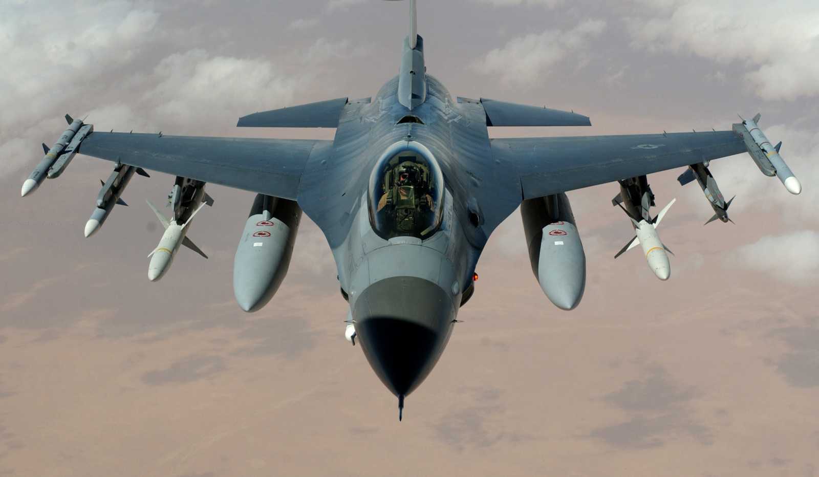 F 16-os vadászokat riasztottak a kisgép miatt | Fotó: Wikipedia