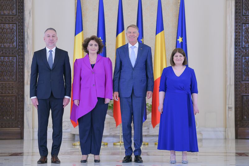 Balról jobbra: Bogdan Licu, Iuliana Scântei, Klaus Iohannis és Mihaela Ciochina  | Fotó: presidency.ro