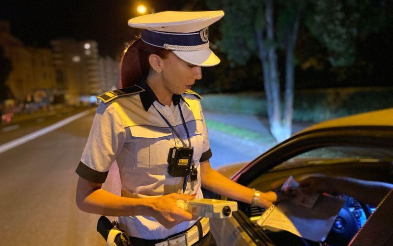 A rendőr az agresszív vezetést is büntetheti jelenleg | Illusztráció: Román Rendőrség
