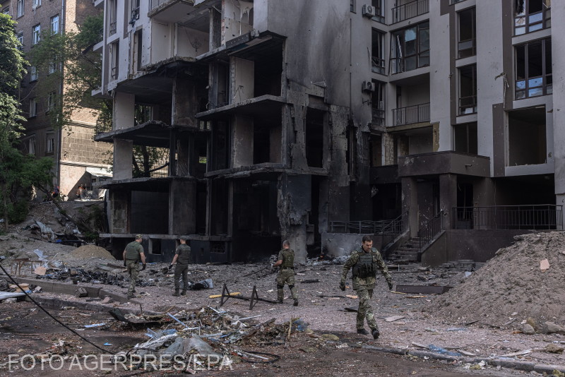 Lakóépületet ért rakétatámadás Kijevben vasárnap reggel | fotó: Agerpres/EPA