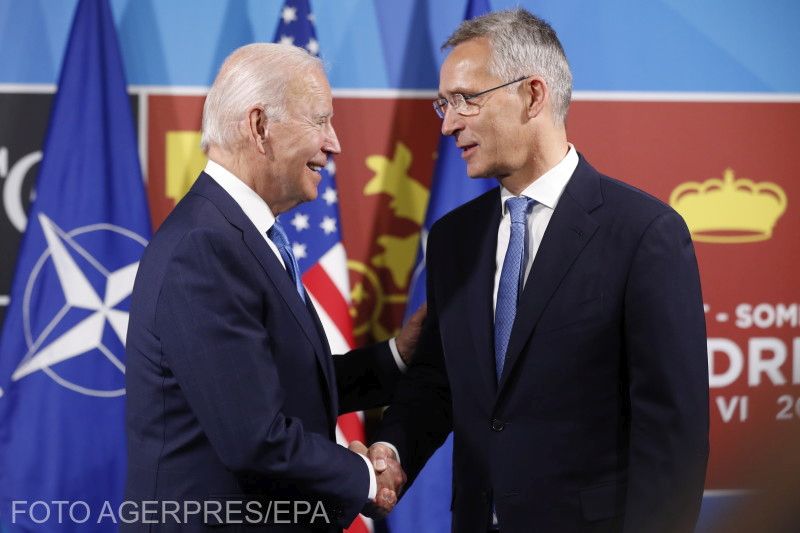 Joe Biden amerikai elnök és Jens Stoltenberg NATO-főtitkár a madridi csúcson | Fotó: Agerpres/EPA