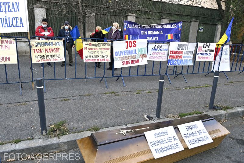 Nyugdíjasszervezetek tüntetések tavaly novemberben Bukarestben | Fotó: Agerpres