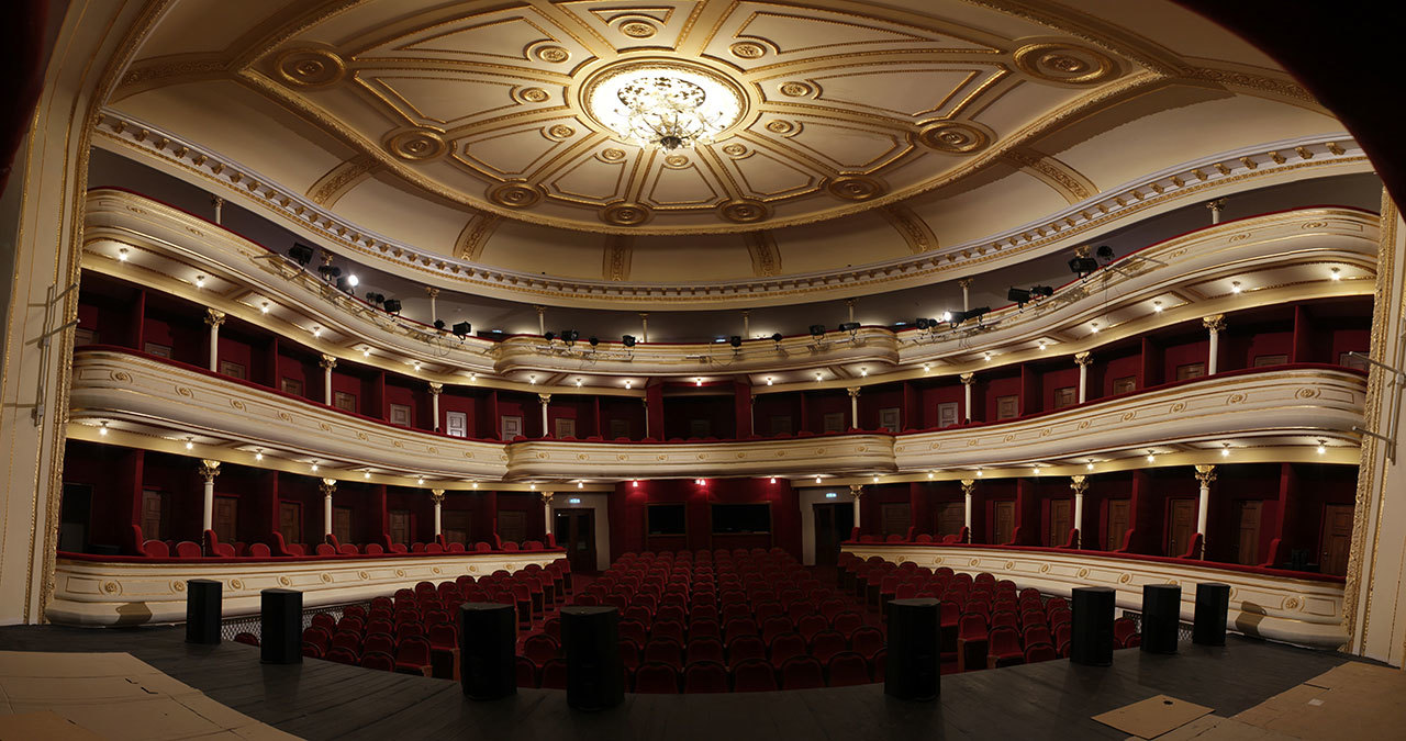 A programsorozat egyik helyszíne az Északi Színház épülete | fotó: www.satu-mare.ro