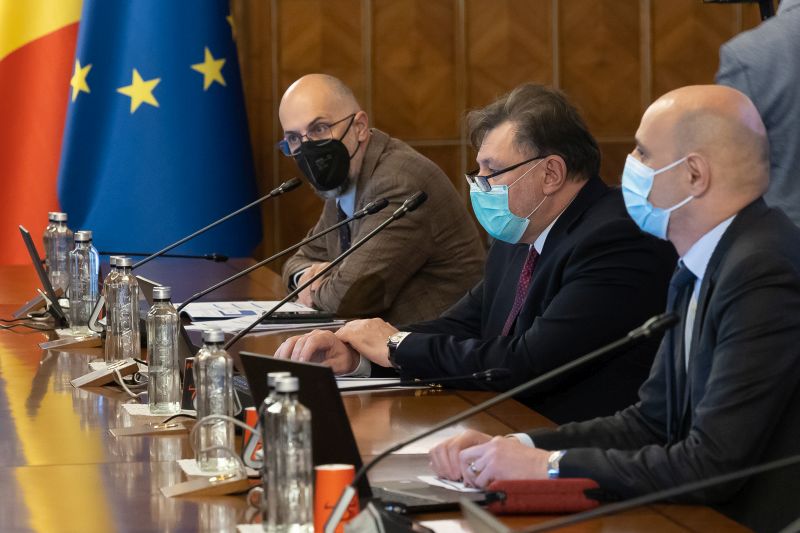 Rafila (középen) a kormányülésen tájékoztatta a kabinet tagjait | Fotó: gov.ro