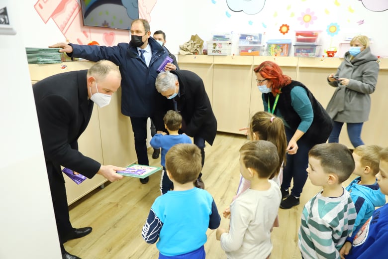 A magyar iskolaválasztást ösztönző programot a vámosgálfalvi óvodában kezdték | fotó: RMDSZ