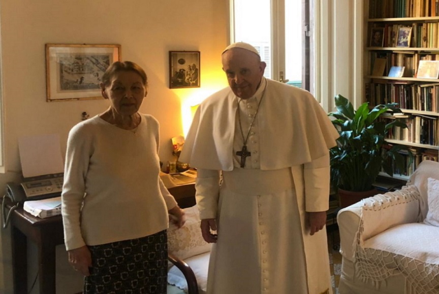 Bruck Edith és Ferenc pápa az író lakásán | Fotó: vaticannews.va